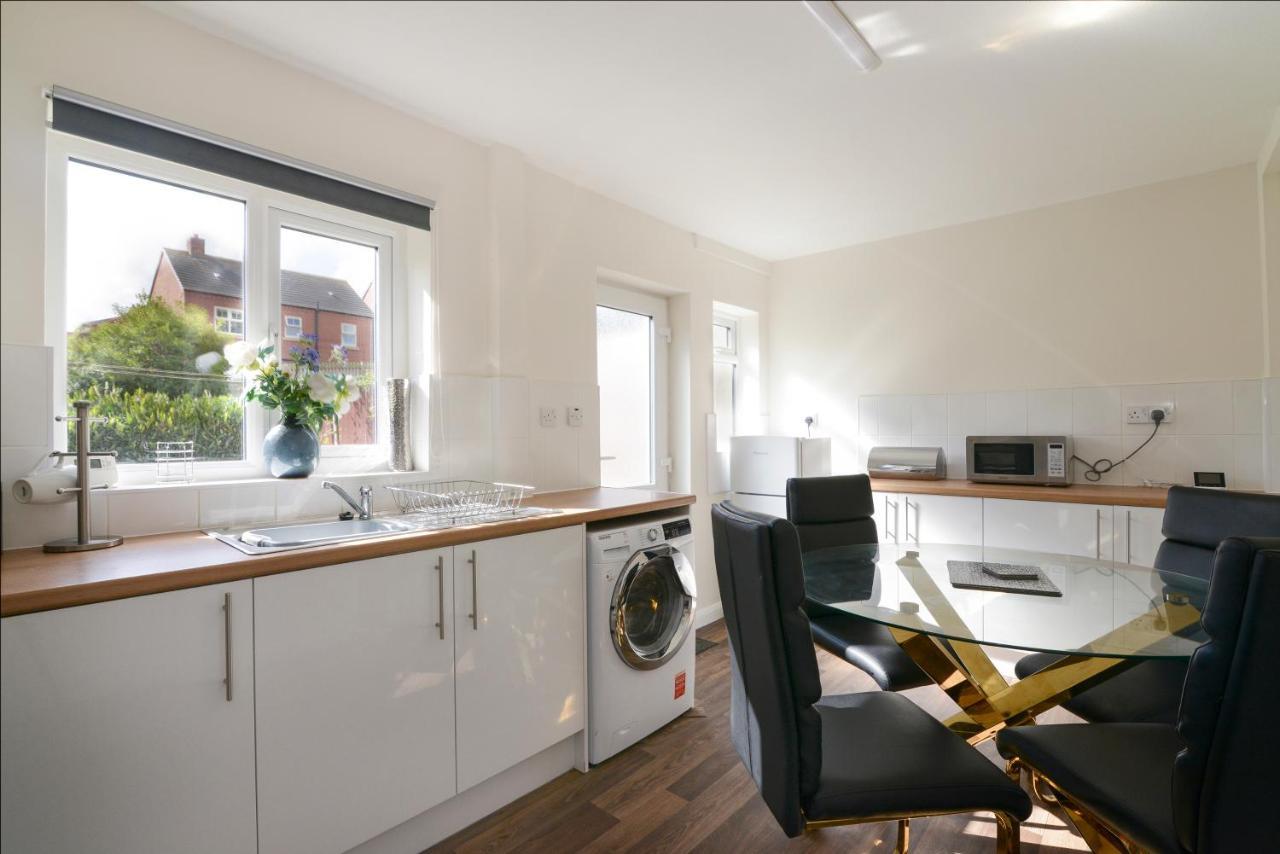 Alderton House - Spacious 3 Bed With Parking Нотингам Екстериор снимка