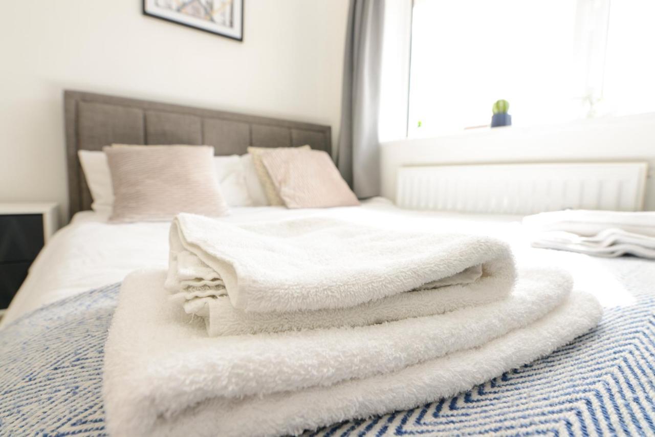 Alderton House - Spacious 3 Bed With Parking Нотингам Екстериор снимка