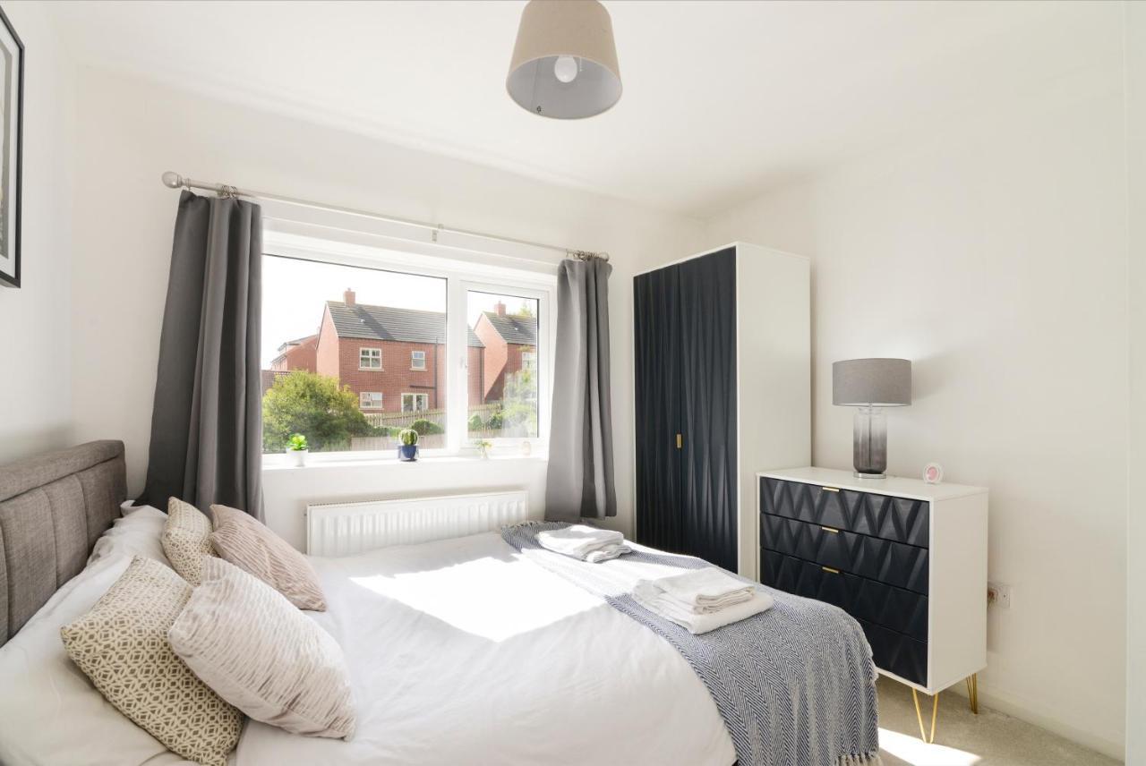 Alderton House - Spacious 3 Bed With Parking Нотингам Екстериор снимка