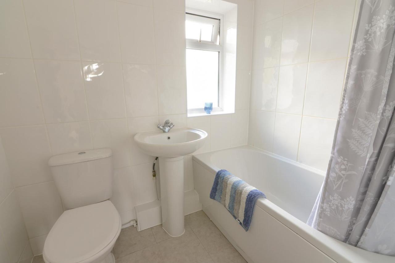 Alderton House - Spacious 3 Bed With Parking Нотингам Екстериор снимка
